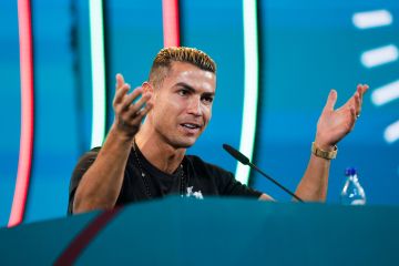 كريستيانو رونالدو: أطمح لتسجيل الهدف رقم 1000 والفوز بلقب دوري أمم أوروبا كريستيانو رونالدو: أطمح لتسجيل الهدف رقم 1000 والفوز بلقب دوري أمم أوروبا