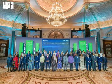 المملكة واليونسكو وآيكير يصدرون بيانا مشتركا في الرياض يدعو إلى تعزيز التعاون الدولي لتطوير الذكاء الاصطناعي ونشره بشكل أخلاقي وآمن ومستدام المملكة واليونسكو وآيكير يصدرون بيانا مشتركا في الرياض يدعو إلى تعزيز التعاون الدولي لتطوير الذكاء الاصطناعي ونشره بشكل أخلاقي وآمن ومستدام