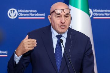 روما: طائرة مقاتلة إيطالية تصاب بأضرار في هجوم على قاعدة الطائف بالسعودية روما: طائرة مقاتلة إيطالية تصاب بأضرار في هجوم على قاعدة الطائف بالسعودية