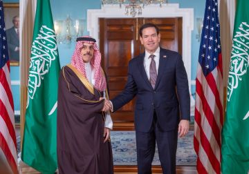 وزير الخارجية يلتقي وزير الخارجية الأمريكي وزير الخارجية يلتقي وزير الخارجية الأمريكي