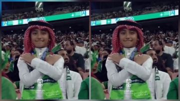 طفل يخطف الأنظار على طريقة ولي العهد من مدرجات مواجهة الأخضر .. فيديو طفل يخطف الأنظار على طريقة ولي العهد من مدرجات مواجهة الأخضر .. فيديو