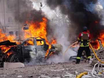 مقتل شخصين وإصابة 7 في هجوم روسي بالصواريخ والمسيرات على كييف مقتل شخصين وإصابة 7 في هجوم روسي بالصواريخ والمسيرات على كييف