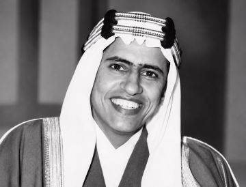 الأمير مساعد بن عبدالرحمن.. رجل الدولة الذي عشق العلم وأسس أول مكتبة عامة بالرياض الأمير مساعد بن عبدالرحمن.. رجل الدولة الذي عشق العلم وأسس أول مكتبة عامة بالرياض