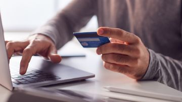 السبع يحذر من استخدام بطاقة الراتب في الشراء عبر الإنترنت .. فيديو السبع يحذر من استخدام بطاقة الراتب في الشراء عبر الإنترنت .. فيديو