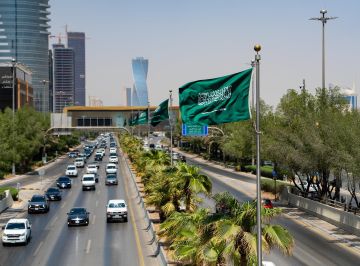 تركيب أكثر من 65 ألف علم في الرياض تركيب أكثر من 65 ألف علم في الرياض