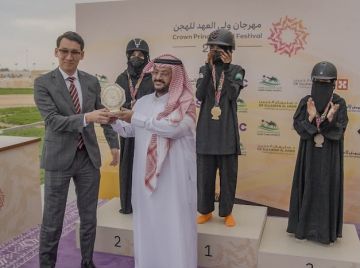 محافظ الطائف يشهد سباق الهجانة في مهرجان ولي العهد.. وسيطرة سعودية على الكؤوس