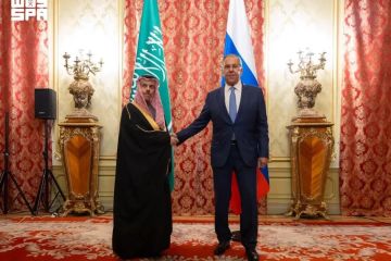 وزير الخارجية يلتقي نظيره الروسي في موسكو.. ويعقدان جلسة مباحثات رسمية وزير الخارجية يلتقي نظيره الروسي في موسكو.. ويعقدان جلسة مباحثات رسمية