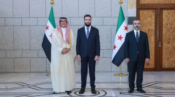 السفير العنزي يقدم أوراق اعتماده لرئيس الجمهورية العربية السورية السفير العنزي يقدم أوراق اعتماده لرئيس الجمهورية العربية السورية