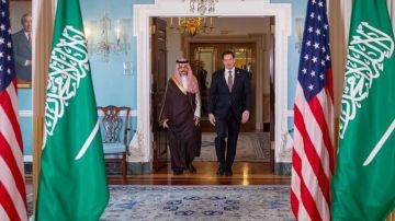السعودية والولايات المتحدة تؤكدان أهمية أمن الملاحة في هرمز وباب المندب السعودية والولايات المتحدة تؤكدان أهمية أمن الملاحة في هرمز وباب المندب