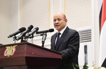 رئيس مجلس القيادة الرئاسي اليمني: نشكر السعودية على الدعم الجديد للبنك المركزي اليمني رئيس مجلس القيادة الرئاسي اليمني: نشكر السعودية على الدعم الجديد للبنك المركزي اليمني