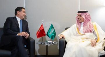 استعرض مع مسؤولين بـ 3 دول المستجدات.. وزير الخارجية: أمن الخليج جزء لا يتجزأ من أمن العالم استعرض مع مسؤولين بـ 3 دول المستجدات.. وزير الخارجية: أمن الخليج جزء لا يتجزأ من أمن العالم
