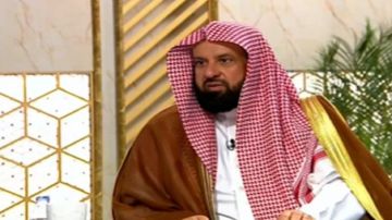 حكم السجود بين الأذان والإقامة للدعاء .. فيديو