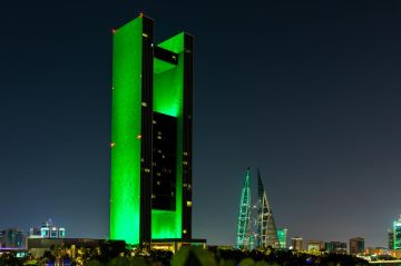 البحرين تزدان بالأخضر احتفاء باليوم الوطني السعودي البحرين تزدان بالأخضر احتفاء باليوم الوطني السعودي