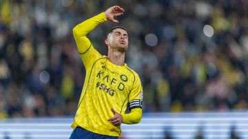 رونالدو يندهش من سنة ميلاد زميله في المنتخب ريناتو فيغا .. فيديو رونالدو يندهش من سنة ميلاد زميله في المنتخب ريناتو فيغا .. فيديو