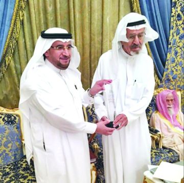 الحيدري يوثق تجربة الحمدان الحيدري يوثق تجربة الحمدان