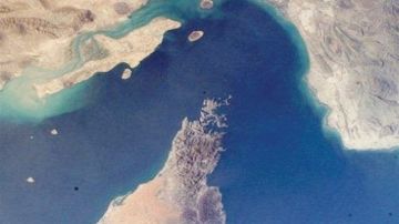 هيئة بحرية بريطانية تعلن تعرض سفينة لمقذوف مجهول في مضيق هرمز هيئة بحرية بريطانية تعلن تعرض سفينة لمقذوف مجهول في مضيق هرمز