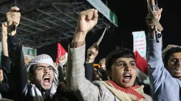 باب المندب: كيف وصل الحوثيون إلى مكمن الضعف الاستراتيجي للسعودية؟ باب المندب: كيف وصل الحوثيون إلى مكمن الضعف الاستراتيجي للسعودية؟