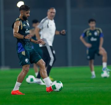 الأخضر يدشن تدريباته في جدة استعدادا لكأس الخليج الأخضر يدشن تدريباته في جدة استعدادا لكأس الخليج