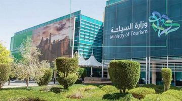 السعودية تحدث 4 لوائح لتنظيم الأنشطة السياحية والارتقاء بجودة الخدمات السعودية تحدث 4 لوائح لتنظيم الأنشطة السياحية والارتقاء بجودة الخدمات