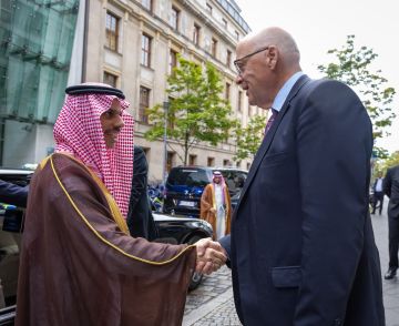 وزير الخارجية يلتقي رئيس المجموعة البرلمانية للدول العربية وعددا من أعضاء البرلمان الألماني وزير الخارجية يلتقي رئيس المجموعة البرلمانية للدول العربية وعددا من أعضاء البرلمان الألماني