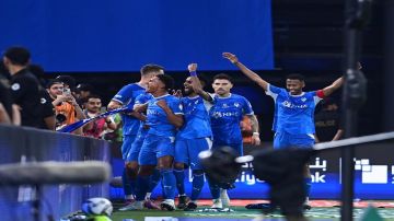 الهلال يضرب الأهلي بثلاثية..صور الهلال يضرب الأهلي بثلاثية..صور
