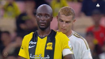 حساب الاتحاد يسخر من رونالدو بعد محاولته قراءة تعليمات فيسينغ حساب الاتحاد يسخر من رونالدو بعد محاولته قراءة تعليمات فيسينغ