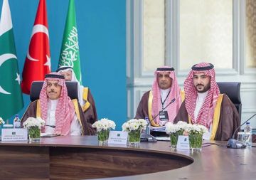 تشجيع على الحل السلمي للأزمات.. بيان مشترك: دعم الجهود الرامية إلى خفض التصعيد وضبط النفس تشجيع على الحل السلمي للأزمات.. بيان مشترك: دعم الجهود الرامية إلى خفض التصعيد وضبط النفس