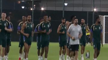 منع لاعبي الأخضر من استخدام منصات التواصل أو إجراء المكالمات.. فيديو منع لاعبي الأخضر من استخدام منصات التواصل أو إجراء المكالمات.. فيديو