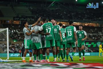 الأهلي يتغلب على الحزم بثلاثية في روشن الأهلي يتغلب على الحزم بثلاثية في روشن