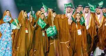 العميري ويارا يرفعان راية السعودية في الافتتاح العميري ويارا يرفعان راية السعودية في الافتتاح