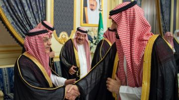 ولي العهد يستقبل الأمراء والعلماء والمواطنين بقصر السلام بجدة ولي العهد يستقبل الأمراء والعلماء والمواطنين بقصر السلام بجدة