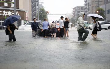 إصابة 41 شخصا في اليابان بسبب أمطار غزيرة إصابة 41 شخصا في اليابان بسبب أمطار غزيرة