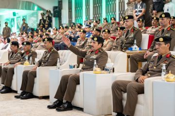 مدير الأمن العام يشهد حفل تخريج 4984 رجل أمن مدير الأمن العام يشهد حفل تخريج 4984 رجل أمن