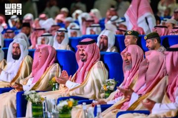 أمير منطقة المدينة المنورة يفتتح أعمال المؤتمر الدولي لجهود المملكة في مواجهة الانحرافات الفكرية أمير منطقة المدينة المنورة يفتتح أعمال المؤتمر الدولي لجهود المملكة في مواجهة الانحرافات الفكرية