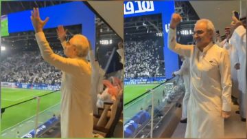 الأمير الوليد يحتفل بهدف روبن نيفيز للهلال .. فيديو الأمير الوليد يحتفل بهدف روبن نيفيز للهلال .. فيديو