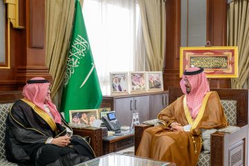 أمير المدينة يتابع خدمات السعودية للمسافرين