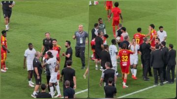 احتجاجات قوية من الجهاز الفني للدرعية على الحكم.. فيديو احتجاجات قوية من الجهاز الفني للدرعية على الحكم.. فيديو