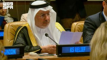 الدكتور الربيعة: المملكة قدمت أكثر من (3) مليارات و(400) مليون دولار لدعم الأمن الغذائي في (88) دولة حول العالم الدكتور الربيعة: المملكة قدمت أكثر من (3) مليارات و(400) مليون دولار لدعم الأمن الغذائي في (88) دولة حول العالم