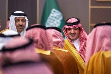 عبدالعزيز بن سعود يلتقي عددا من المواطنين من أهالي الباحة عبدالعزيز بن سعود يلتقي عددا من المواطنين من أهالي الباحة