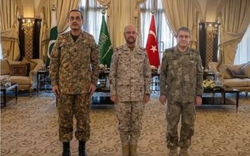 رؤساء أركان السعودية وباكستان وتركيا يؤكدون الالتزام بالدفاع الجماعي رؤساء أركان السعودية وباكستان وتركيا يؤكدون الالتزام بالدفاع الجماعي