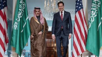 وزير الخارجية يلتقي نظيره الأمريكي وزير الخارجية يلتقي نظيره الأمريكي