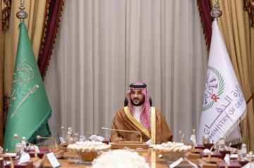 وزير الدفاع السعودي يدعو نائب رئيس الإمارات لزيارة المملكة وزير الدفاع السعودي يدعو نائب رئيس الإمارات لزيارة المملكة