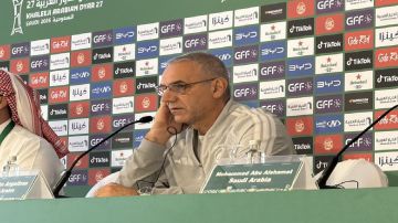 مساعد دونيس: نعمل على الاستعداد لكل السيناريوهات وسندير المباراة بشكل جيد مساعد دونيس: نعمل على الاستعداد لكل السيناريوهات وسندير المباراة بشكل جيد