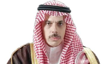 أكد أهمية ضمان سلامة وحرية الملاحة.. وزير الخارجية: السعودية تدعم السلم والأمن واحترام سيادة الدول أكد أهمية ضمان سلامة وحرية الملاحة.. وزير الخارجية: السعودية تدعم السلم والأمن واحترام سيادة الدول