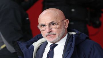 دي لا فوينتي يجدد عقده مع المنتخب الإسباني دي لا فوينتي يجدد عقده مع المنتخب الإسباني