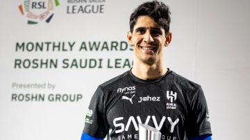 بونو يتوج بجائزة أفضل حارس في روشن لشهر أغسطس .. فيديو بونو يتوج بجائزة أفضل حارس في روشن لشهر أغسطس .. فيديو