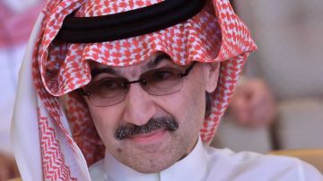 الأمير الوليد يتكفل بعقود الإدارة الرياضية للهلال الأمير الوليد يتكفل بعقود الإدارة الرياضية للهلال