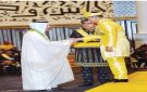 سلطان ترينقانو يمنح السهلي وساما