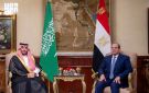 ولي العهد يصل إلى القاهرة في زيارة عمل وفي مقدمة مستقبليه الرئيس المصري