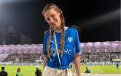 زوجة مارتينيلي تخطف الأنظار من مدرجات الهلال